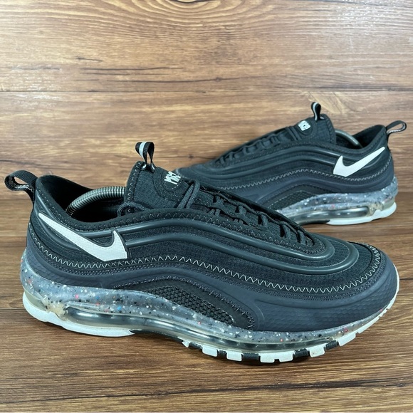 Nike Black and Gray Athletic Shoes - Picture 11 of 11